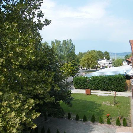 Park Setany Apartman Балатонлеле Екстериор снимка
