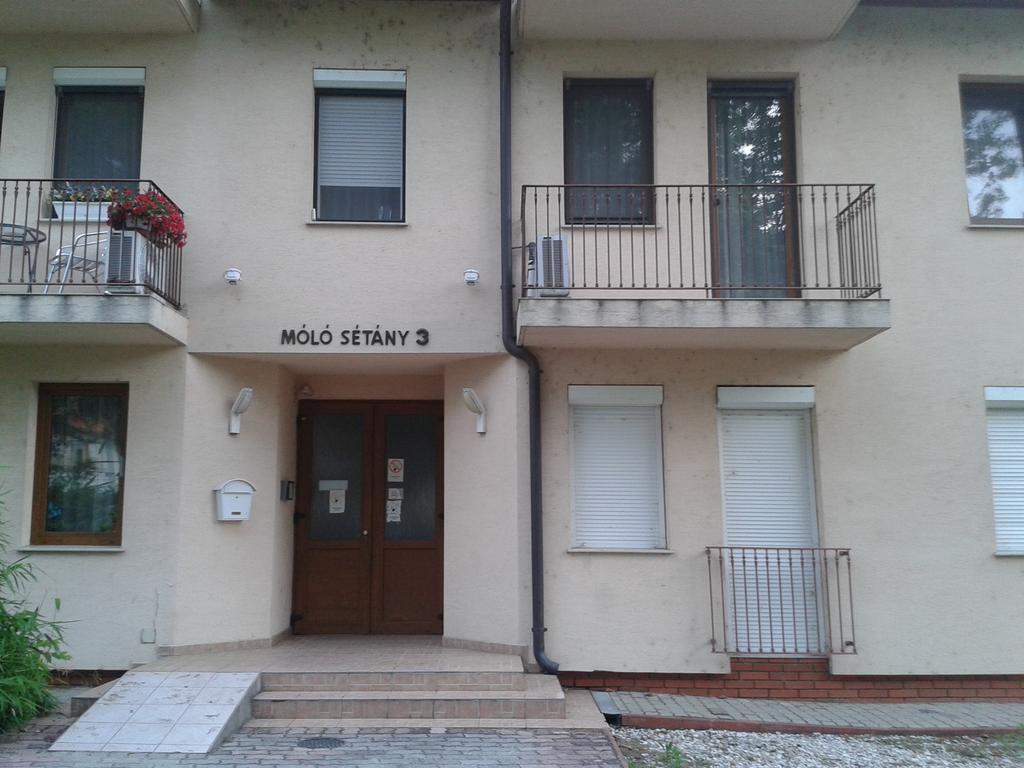 Park Setany Apartman Балатонлеле Екстериор снимка
